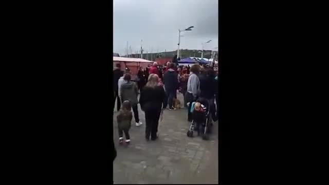 Парашутист спаси колега във въздуха на метри от земята