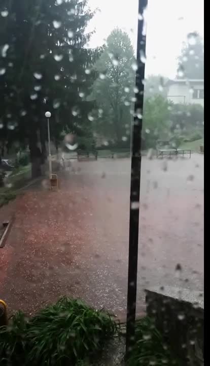 Пороен дъжд и градушка в Тетевен