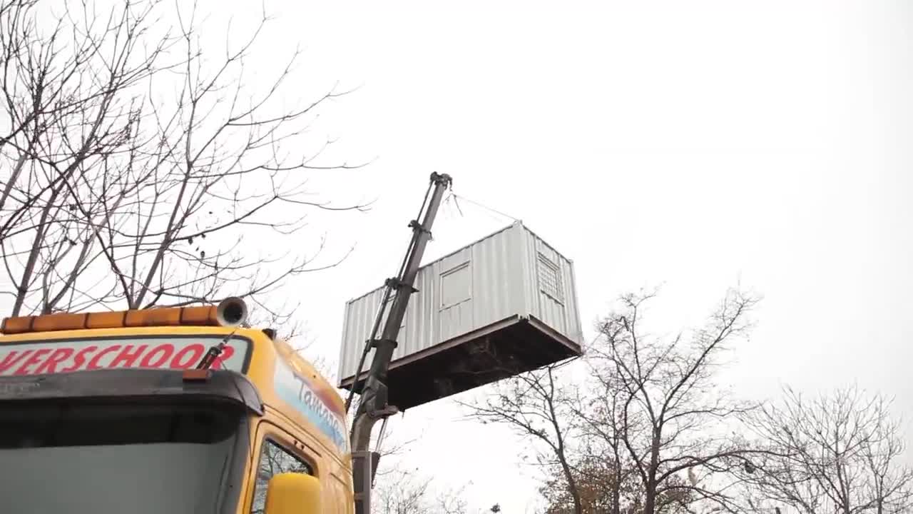 Самотен старец получава дом от добри хора !