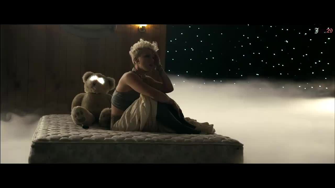 Прекрасна! Pink ft. Nate Ruess - Just Give Me A Reason ( Официално Видео )