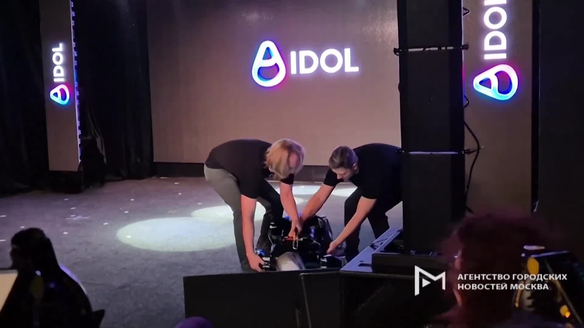 При дебюта си: Първият руски хуманоиден робот с AI падна по лице (ВИДЕО)