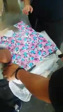 Иззеха контрабандни цигари, опаковани като подаръци