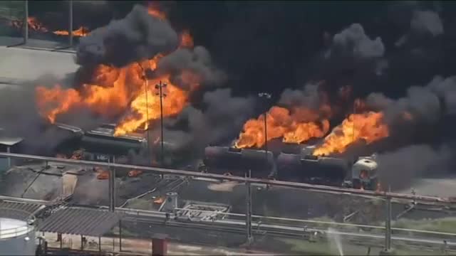 Голям пожар в петролна рафинерия в Рио де Жанейро