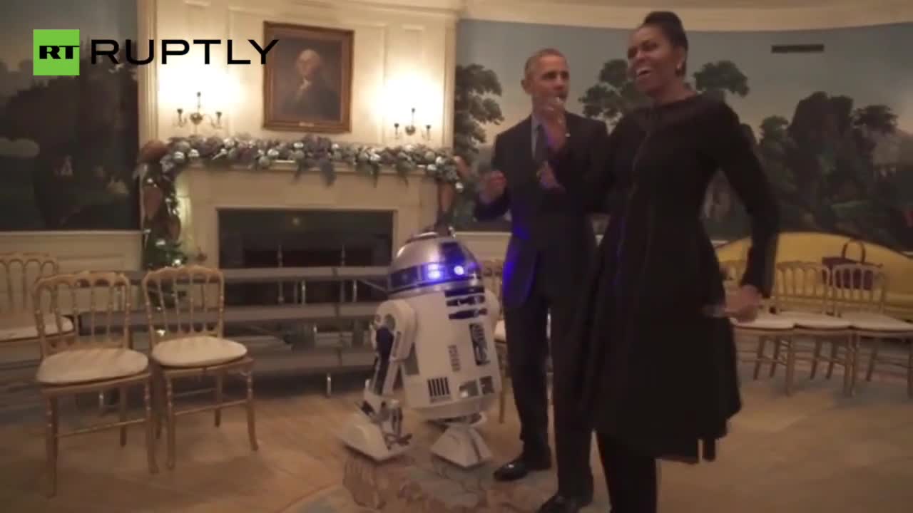 Мишел и Барак Обама танцуват с имперските щурмоваци от "Междузвездни войни"