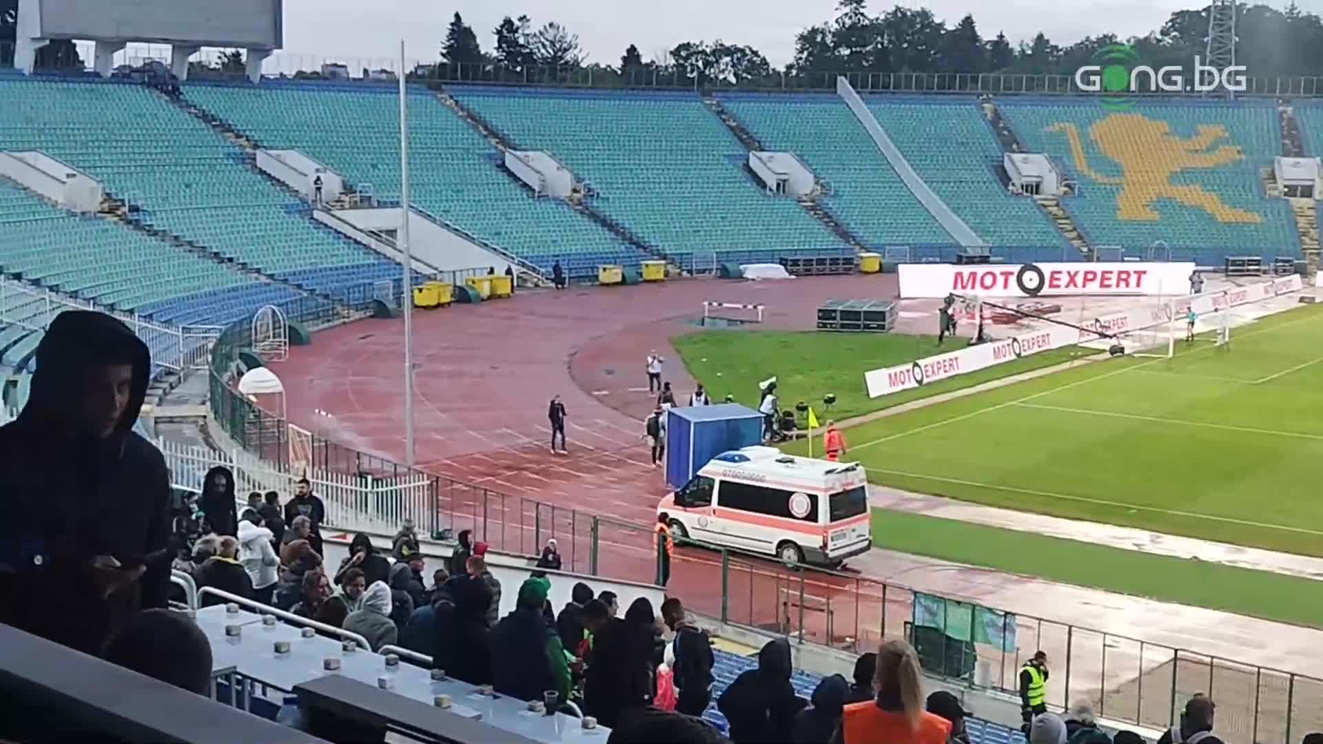 Дамян Христов беше откаран с линейка