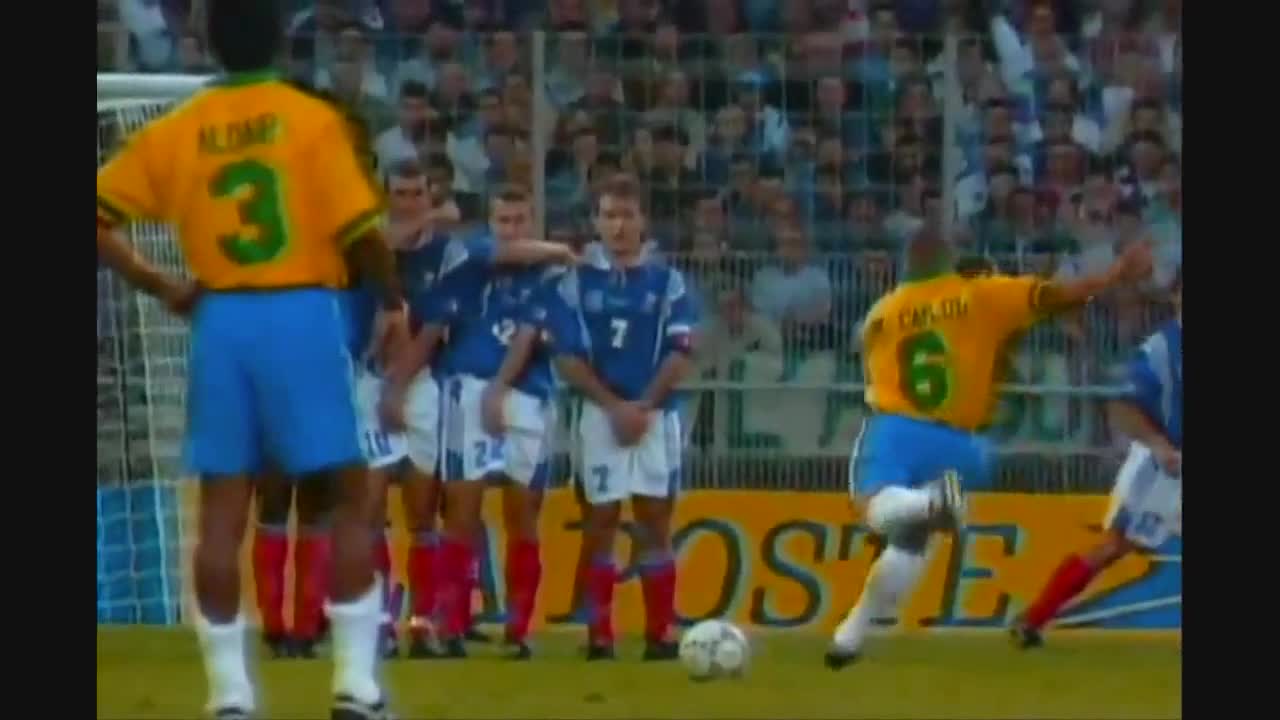 Roberto Carlos - Трите му гола останали в Историята !