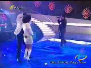 Berdan Mardini - Yalnizim Dostlarim - Ebru Gundes Mega Show