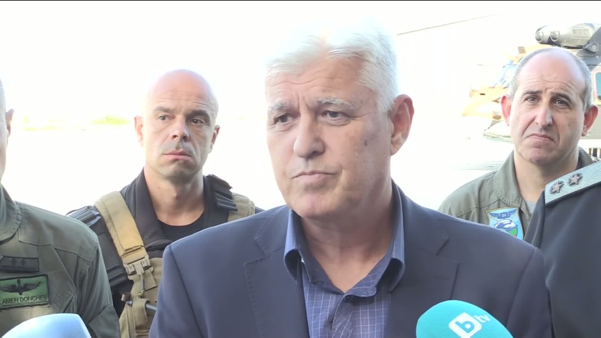 Двама военни са направили десант на единия атакуван кораб в Черно море