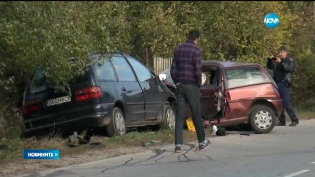 Две жертви след челен удар между две коли