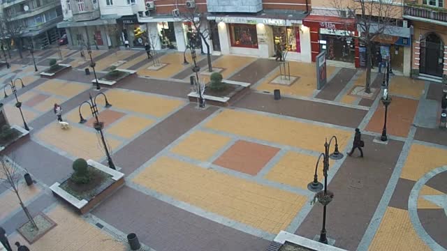 Сняг вали в центъра на София