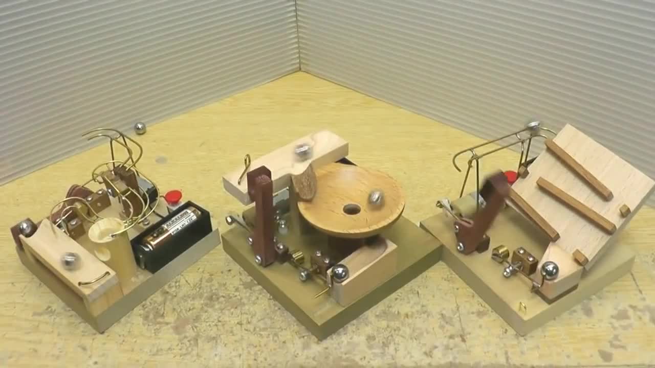 Много интересна ръчно изработена играчка