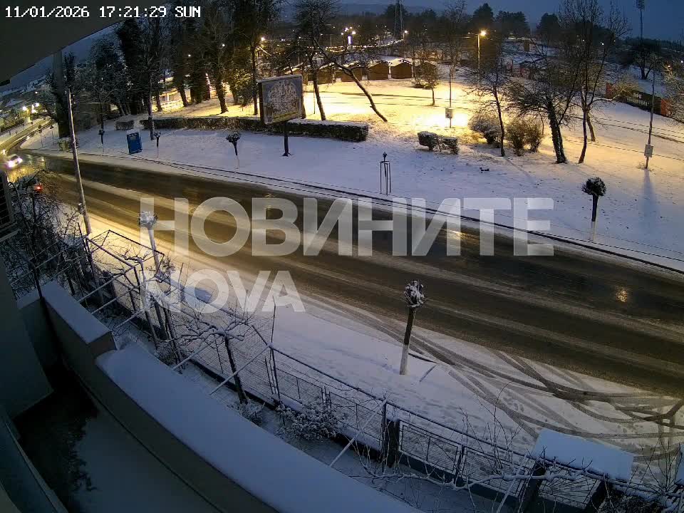 Шофьор събори пътен знак в Горна Оряховица