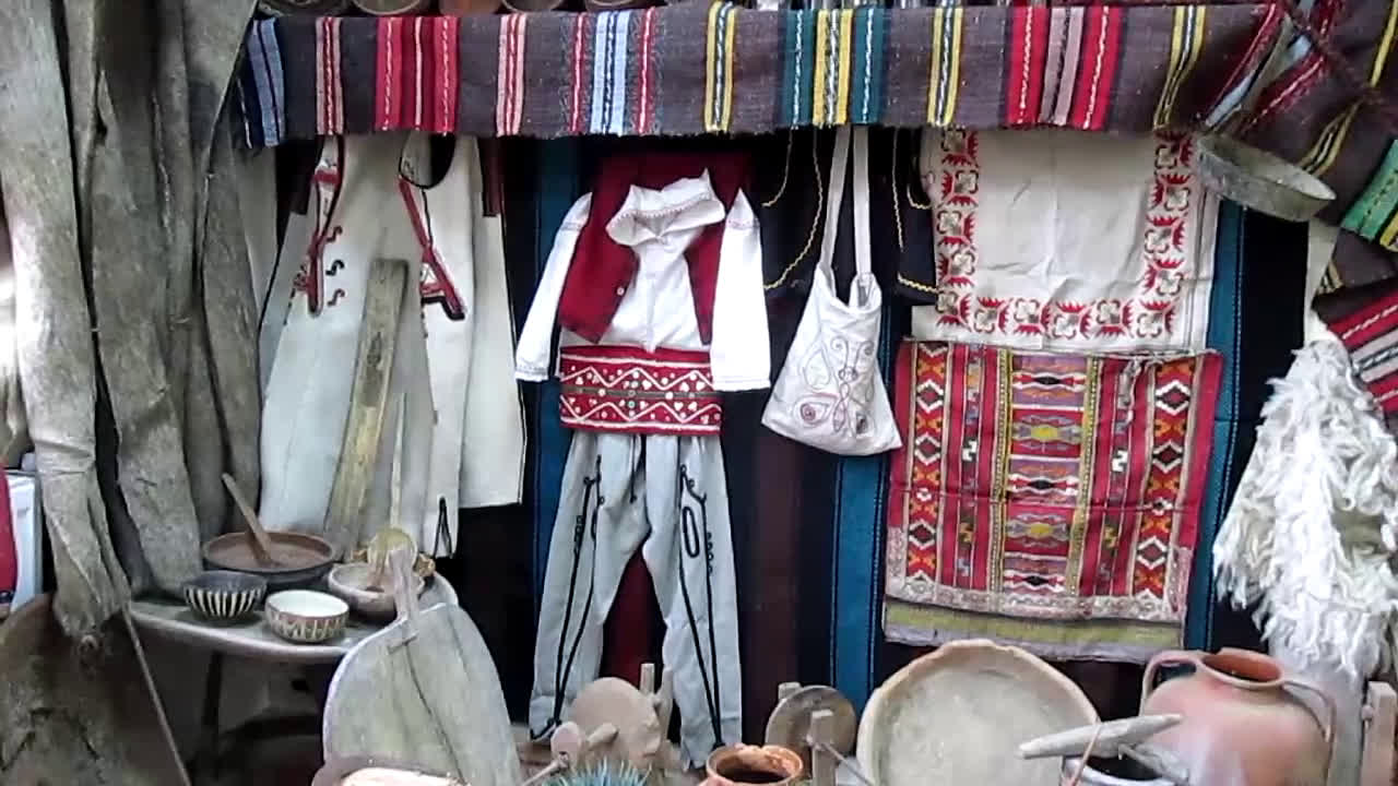 Етнографска сбирка в село Говежда отива на боклука
