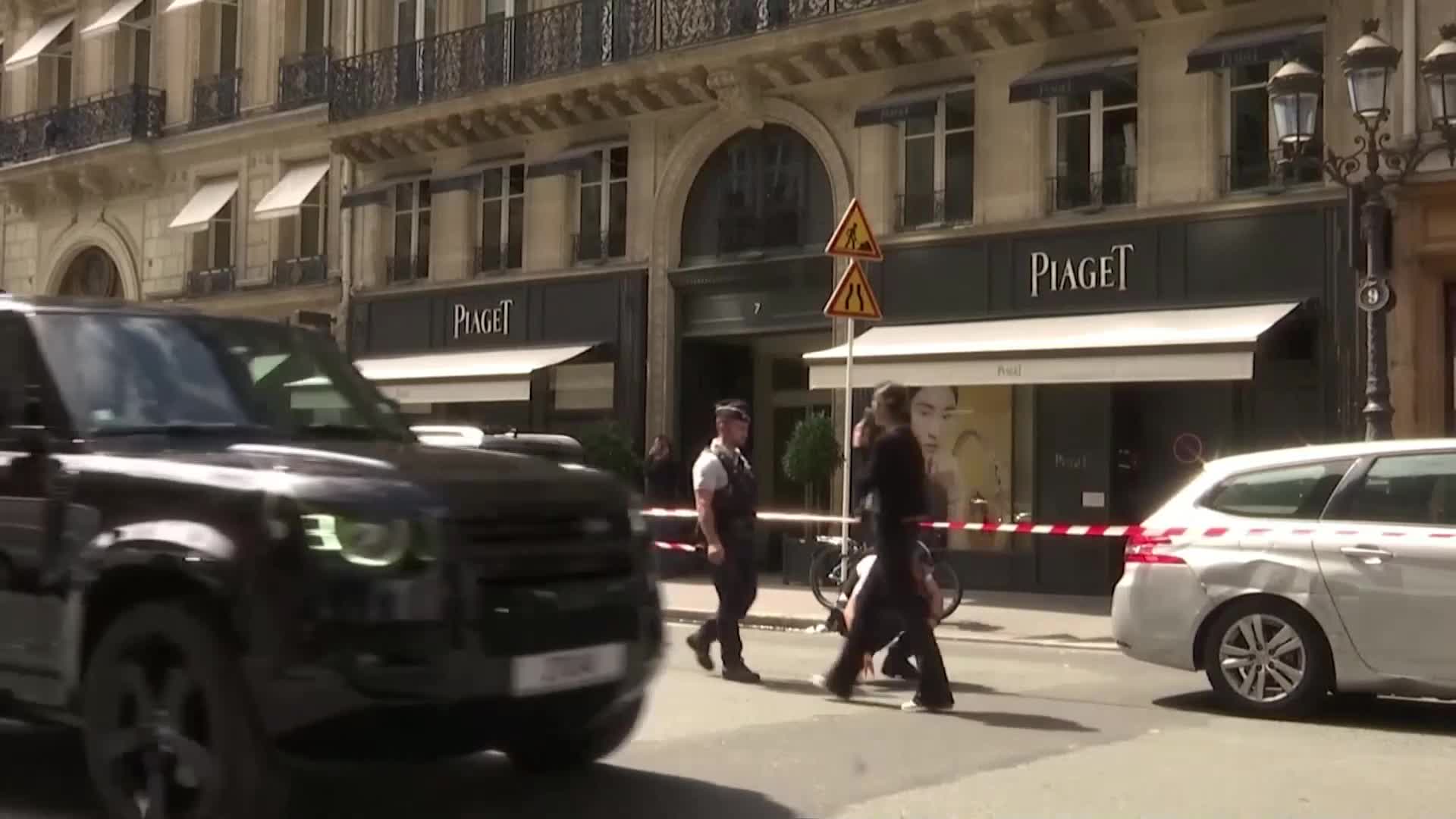 Въоръжен грабеж в Париж, откраднаха бижута за над 15 млн. евро
