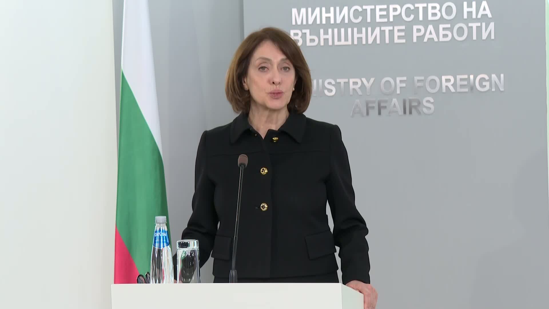 Надежда Нейнски пое властта във външното министерство