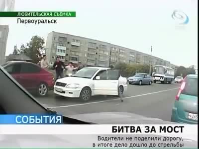 По този начин Руснаците оправят проблемите! При най-малката катастрофа, вадят кирки, боксове, брадви