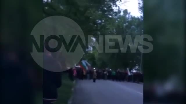 Протестиращи в Раднево се опитаха да преминат през загражденията и да влязат в ромската махала