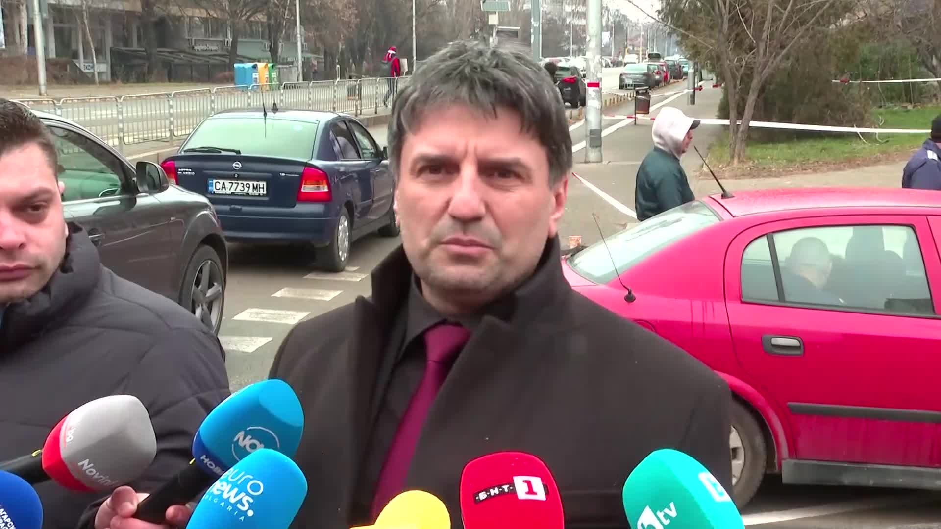 Намушкаха двама мъже в София, задържана е жена