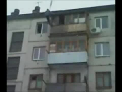 Руснак пада от 5 - етаж ... 
