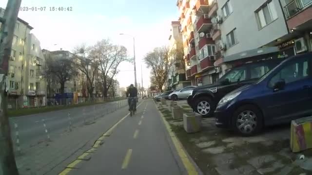 кола на велоалеята
