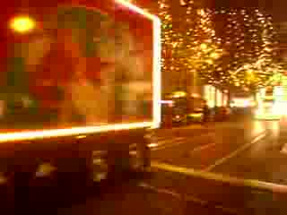 Коледните Камиони На Coca - Cola Съществуват ДЗЪМА