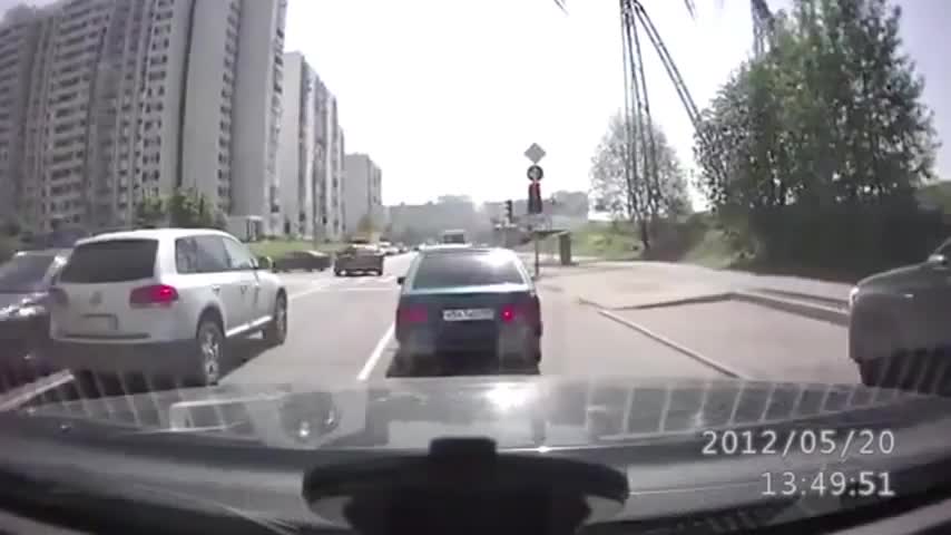 Шофьори си правят базик един с друг
