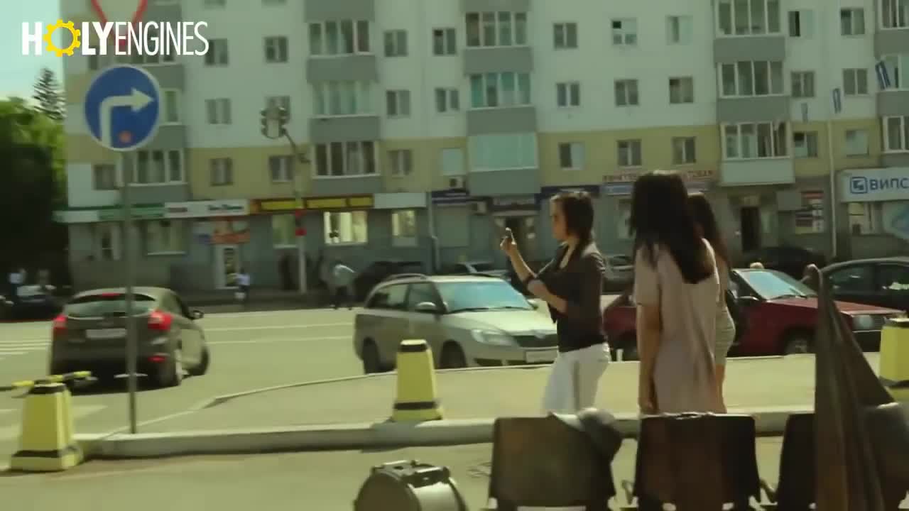 Как една кола може да промени цвета си 3 Пъти за 3 Секунди и то докато я Гледате!