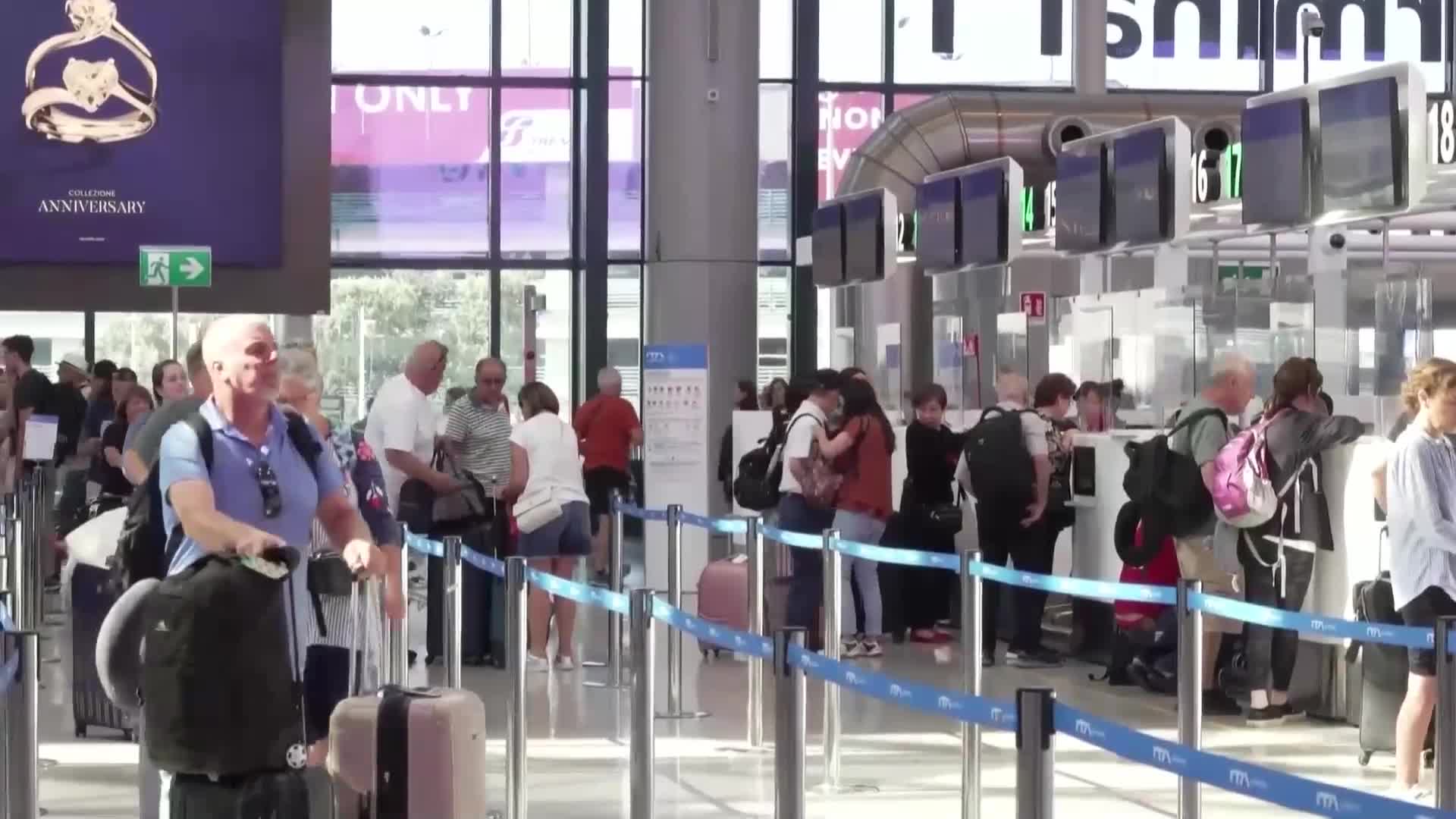 Стачка на наземния персонал блокира летищата в Италия (ВИДЕО)