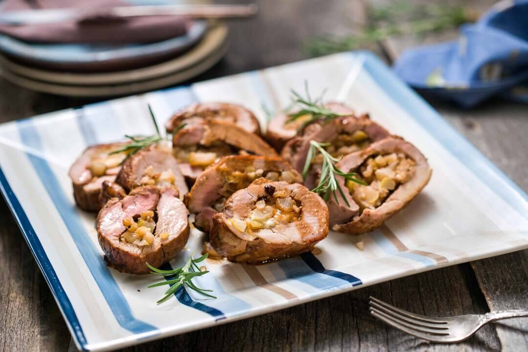 Свинско бонфиле с круши и синьо сирене | Бон Апети | 24Kitchen Bulgaria.