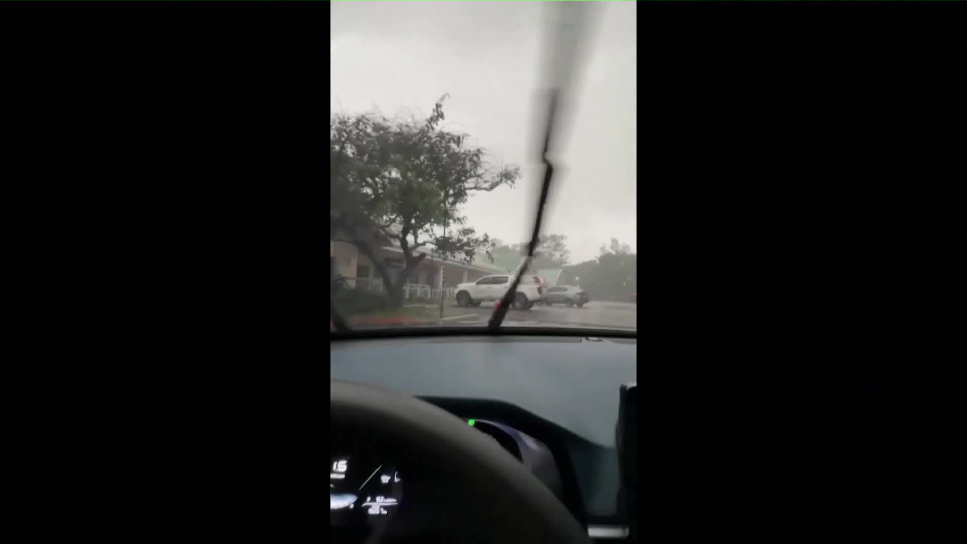 Тайфунът "Доксури" връхлетя Филипините