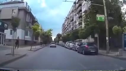 Шофьор ускорява в опит да сгази циганка в Русе
