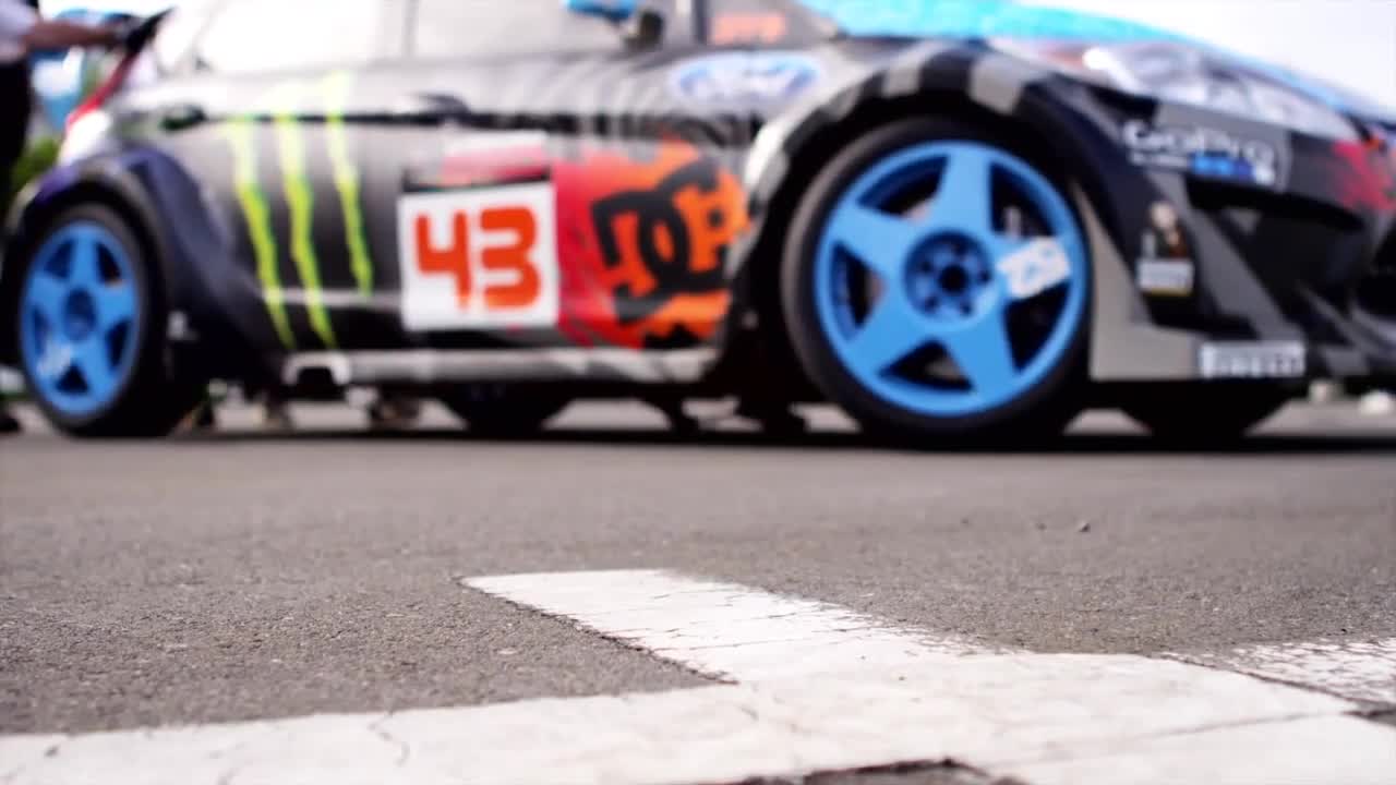 Ken Block отново откачи и скъса гумите в Япония...