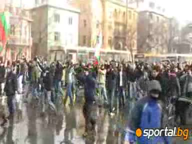 От Мирен Протест В Жестоко Меле ?!? Нормално ли е това ?
