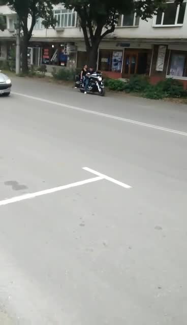 Неспазване закона за движения по пътищата
