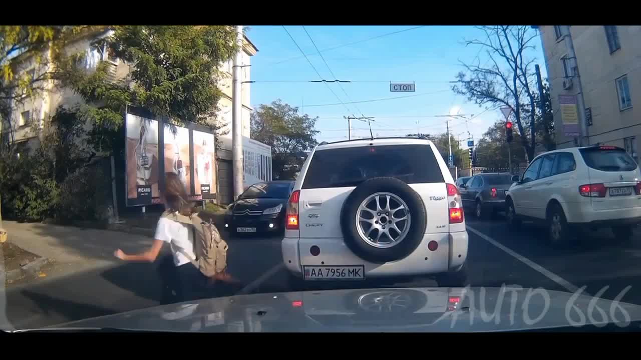 Пешеходци на косъм от смъртта!