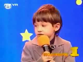 Дете се подиграва с Бате Енчо ... :) 
