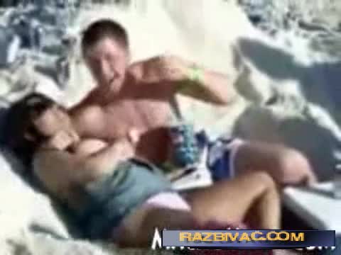 Пич си иска от много пияна на плажа 