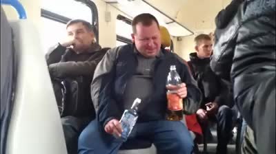 Пиян руснак в градския транспорт !