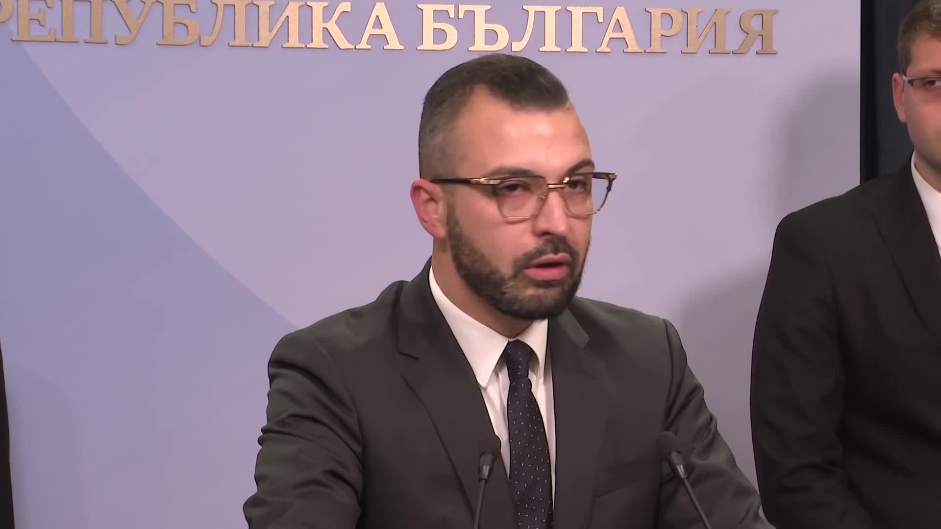 Орязват правото на депутатите да говорят в парламента