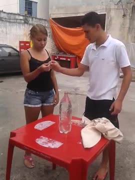 Пич прецаква приятелката си със страхотен номер