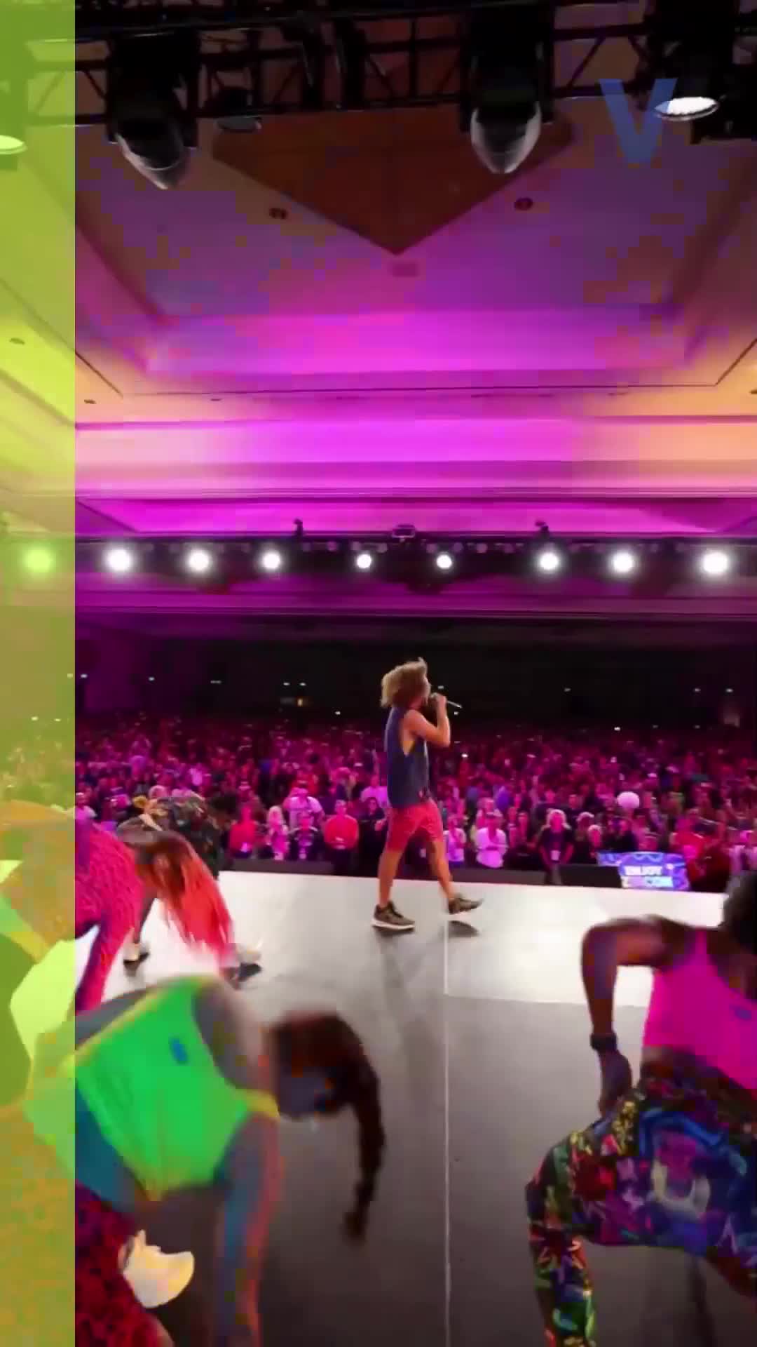 Помните ли Redfoo от LMFAO и хита "Party Rock Anthem"?