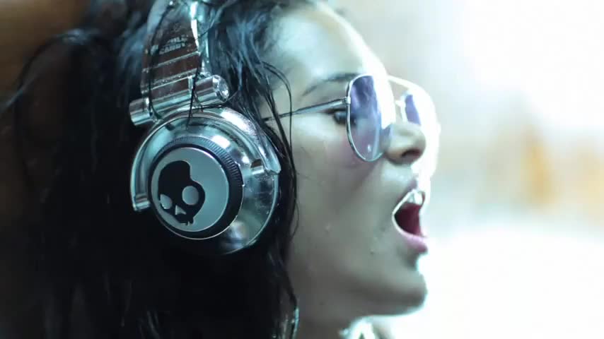 Hot`10! Dan Balan - Chica Bomb ( Remix Chew Fu Hurt Lockek ) 