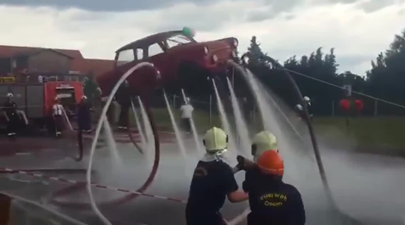 Ето как се вдига трабант във въздуха!