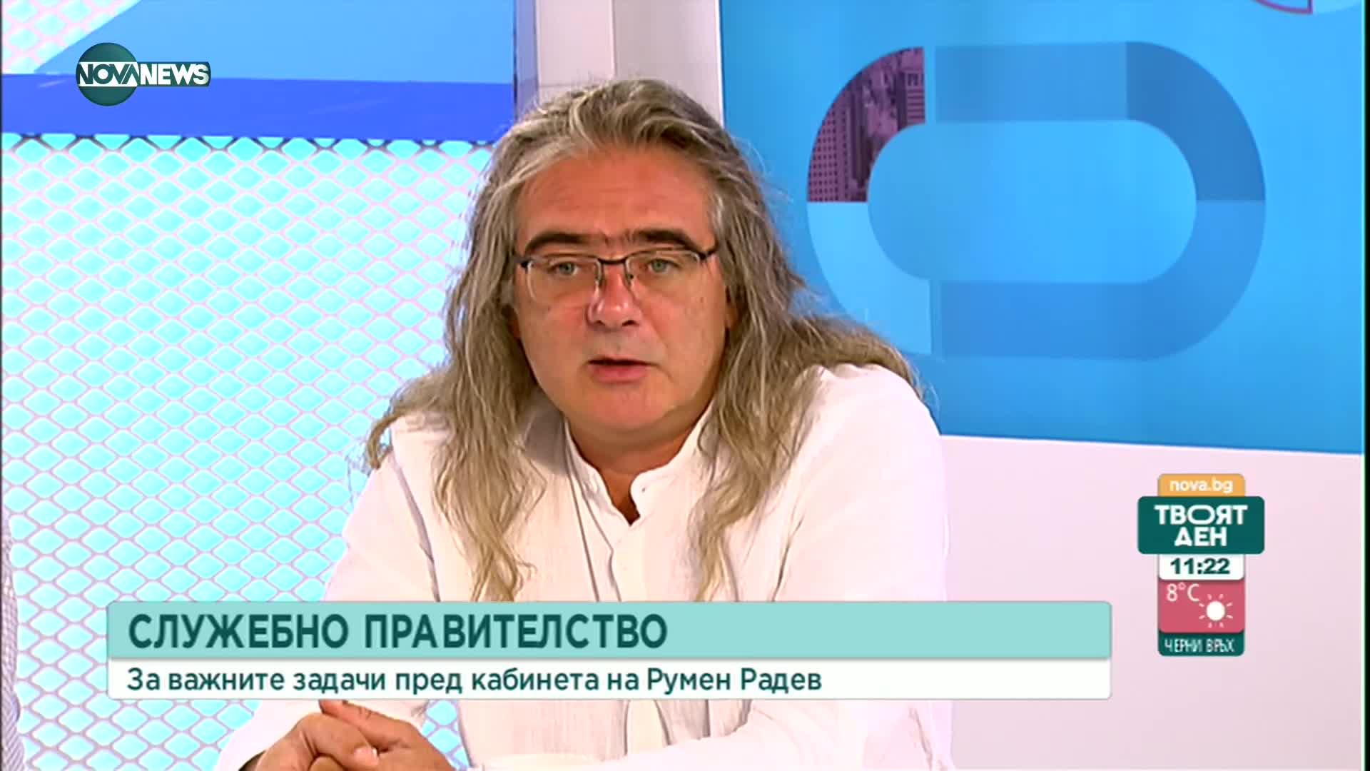 Анализатор видя в служебния кабинет "министри с мирис на нафталин"