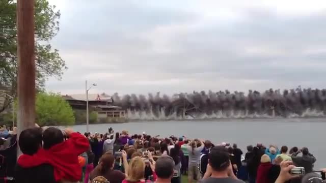 Взривяване на мост