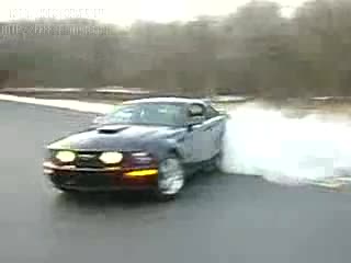Много побъркан burnout с Mustang Gt 