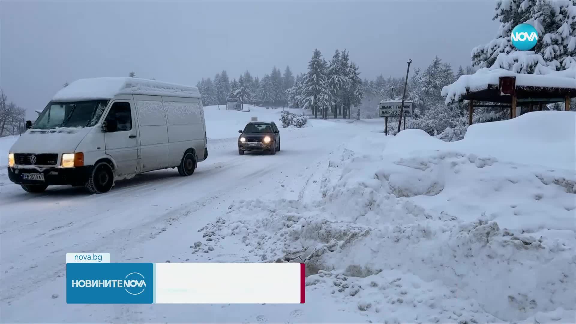 Десетки селища остават без ток след обилните снеговалежи