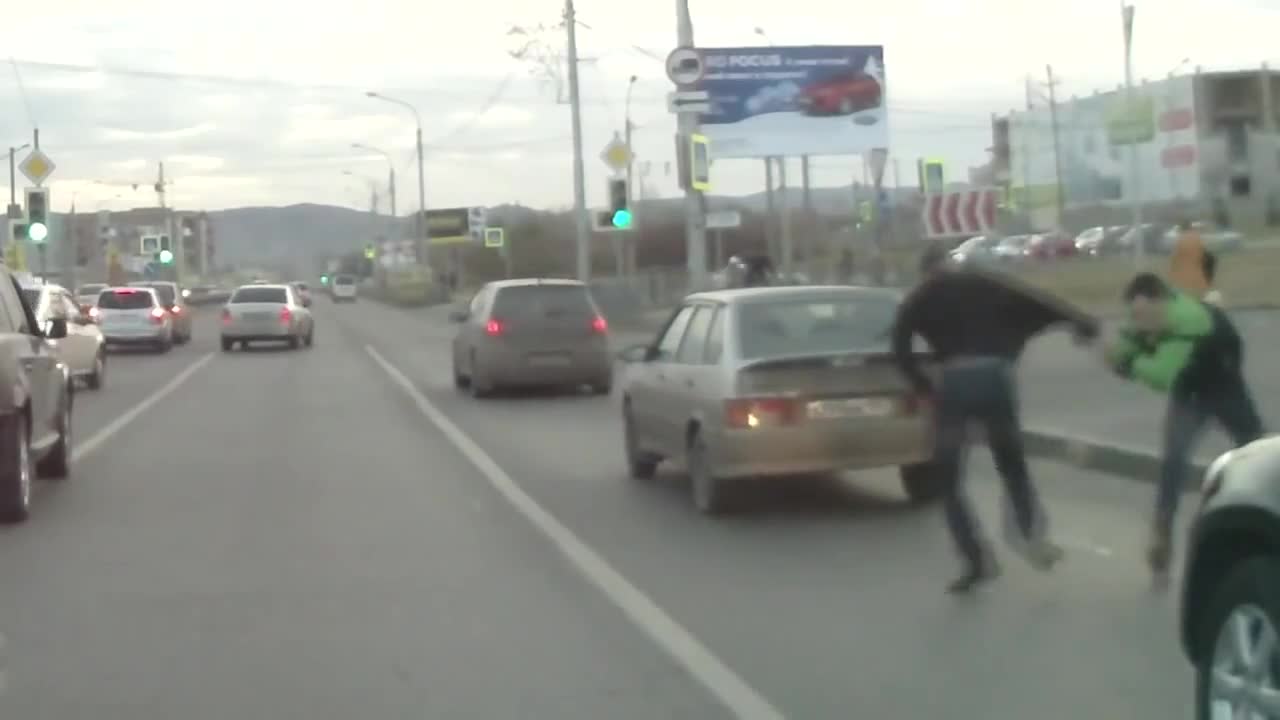 Нагъл тарикат с Бмв много бързо си намери майстора! Не можа да смогне да бяга!