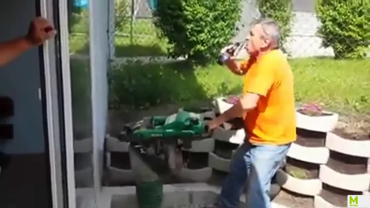 Когато ти се пие бира, но си на работа!