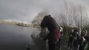 Смях ... Бънджи скок ... щура шега с приятел